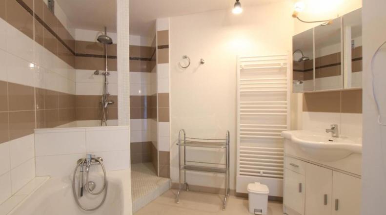 Les Gites De La Maison Bleue D'Estialescq エクステリア 写真