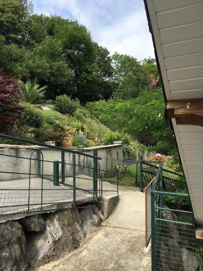 Les Gites De La Maison Bleue D'Estialescq エクステリア 写真
