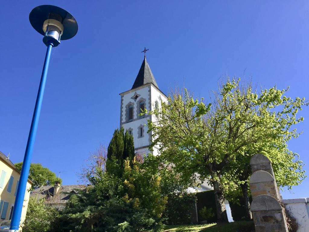 Les Gites De La Maison Bleue D'Estialescq エクステリア 写真